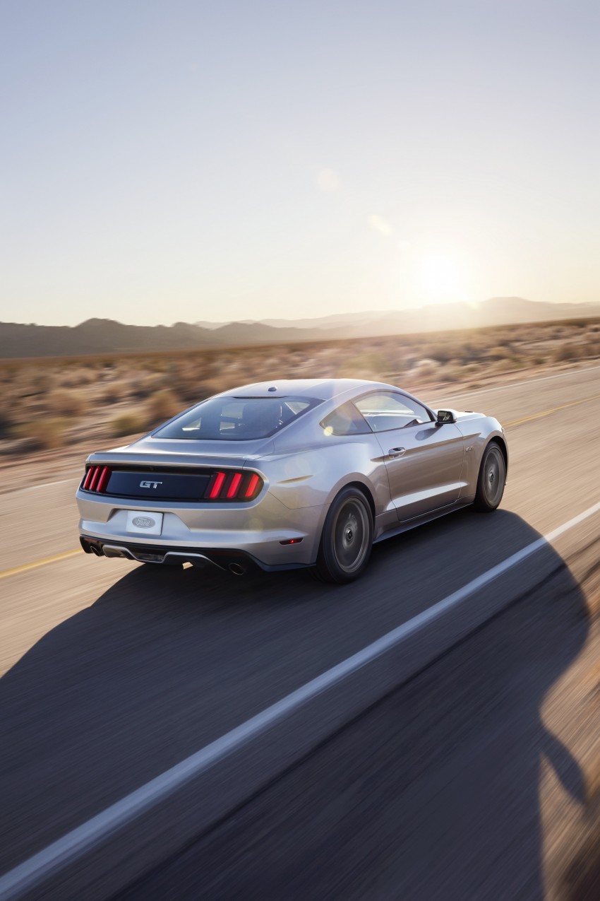 MEGA GALLERY: Ford Mustang coupe and convertible 216292