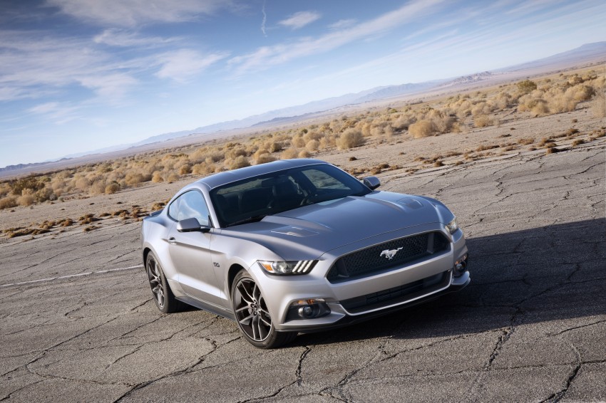 MEGA GALLERY: Ford Mustang coupe and convertible 216313