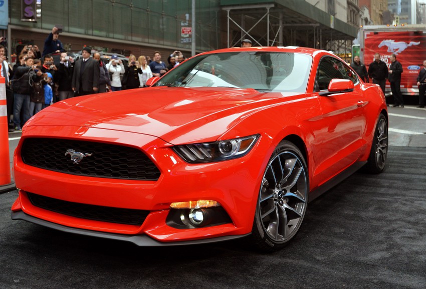 MEGA GALLERY: Ford Mustang coupe and convertible 216323