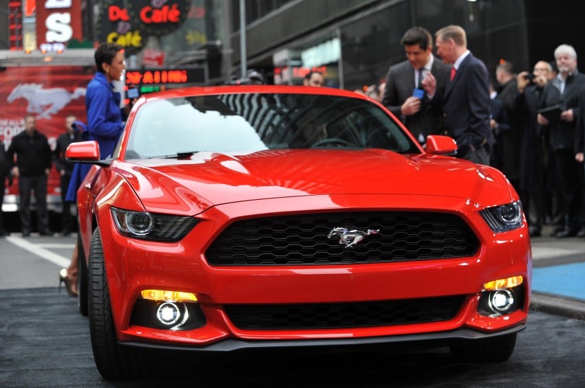 MEGA GALLERY: Ford Mustang coupe and convertible 216330