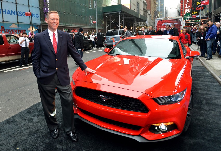 MEGA GALLERY: Ford Mustang coupe and convertible 216335