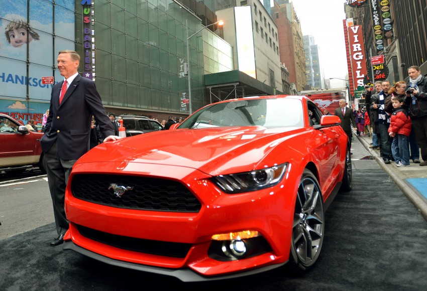 MEGA GALLERY: Ford Mustang coupe and convertible 216336
