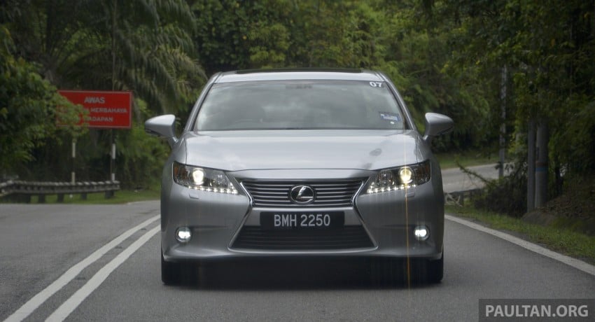 DRIVEN: 2013 Lexus ES 250 and 300h sampled 219410