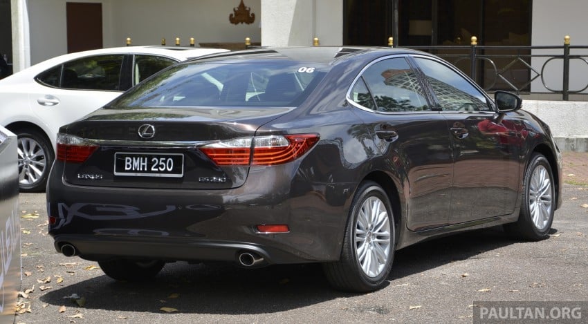 DRIVEN: 2013 Lexus ES 250 and 300h sampled 219446