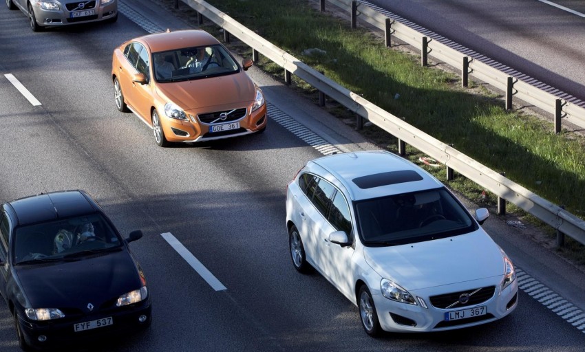 Volvo initiates pilot project for self-driving cars 215424