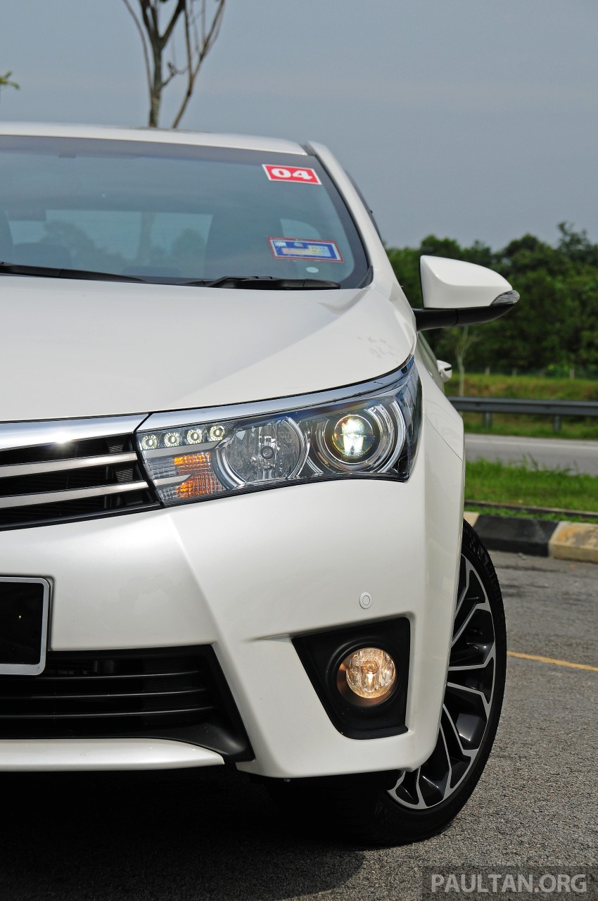 DRIVEN: 2014 Toyota Corolla Altis 2.0V on local roads Image #222478