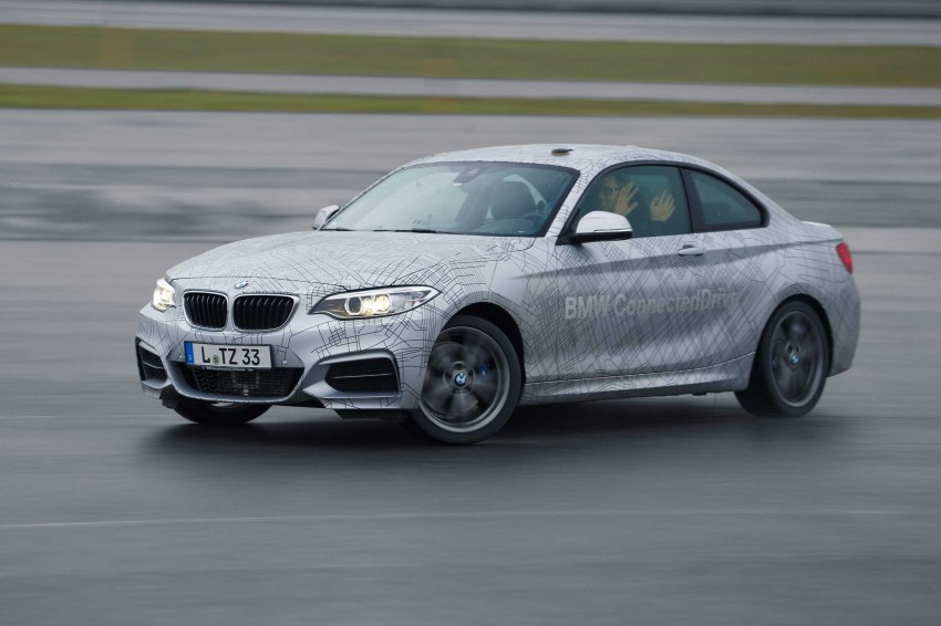 BMW showcases automated BMW M235i at CES Image #221012