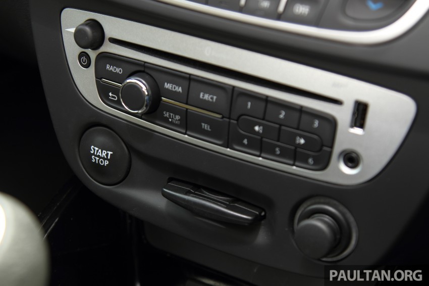 DRIVEN: Ford Focus ST vs Renault Megane RS 265 Image #224737