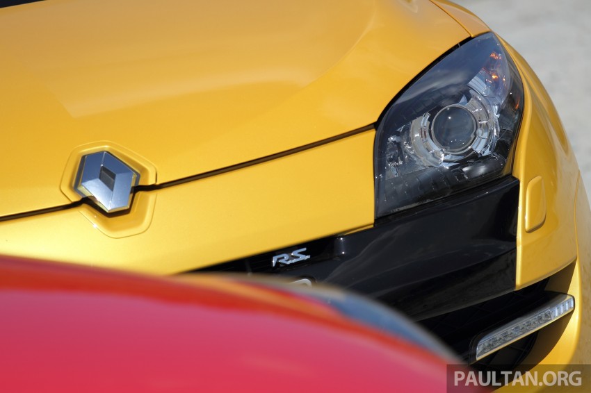 DRIVEN: Ford Focus ST vs Renault Megane RS 265 Image #224664