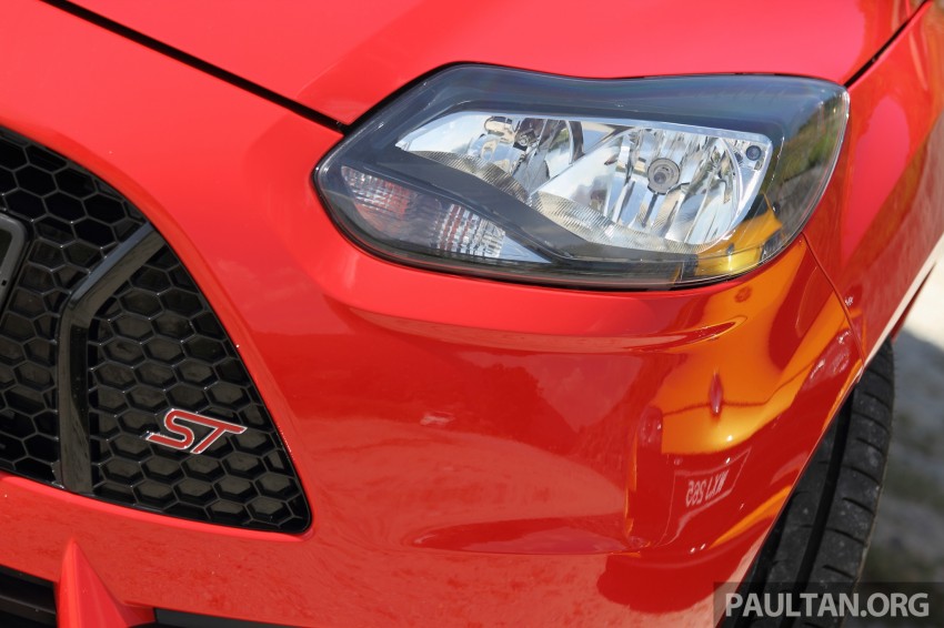 DRIVEN: Ford Focus ST vs Renault Megane RS 265 Image #224661