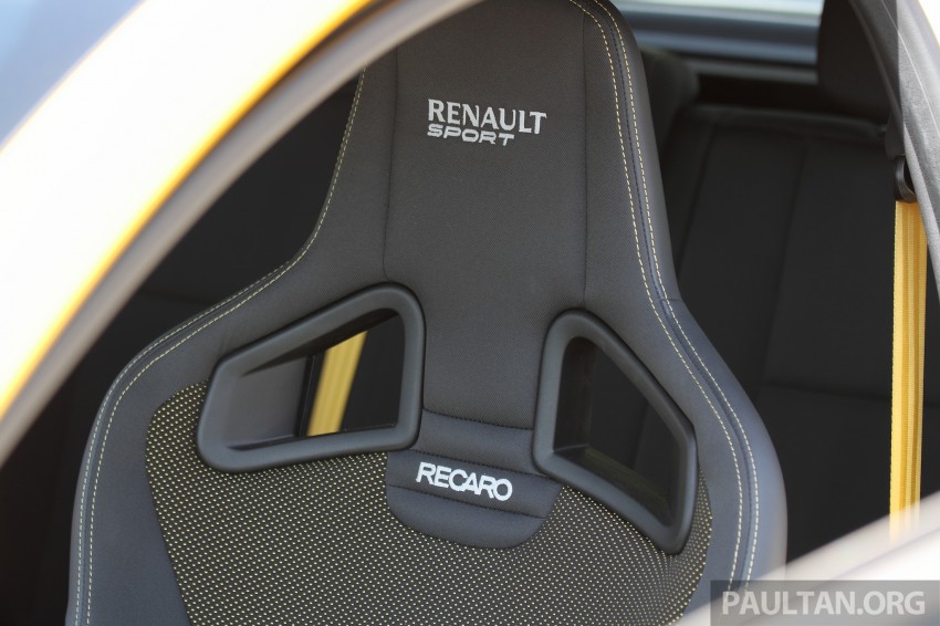 DRIVEN: Ford Focus ST vs Renault Megane RS 265 Image #224659