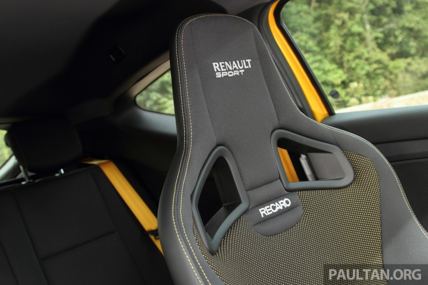 DRIVEN: Ford Focus ST vs Renault Megane RS 265 Image #224751