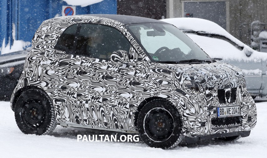 SPYSHOTS: smart fortwo – next-gen microcar spied 231222