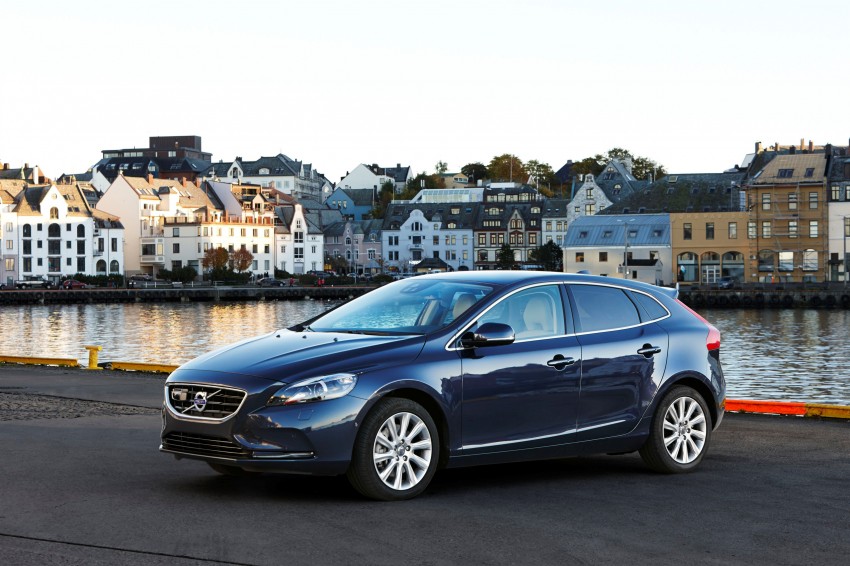 Volvo V40 gets Drive-E engines and eight-speed auto 230729