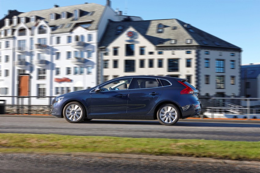 Volvo V40 gets Drive-E engines and eight-speed auto 230731