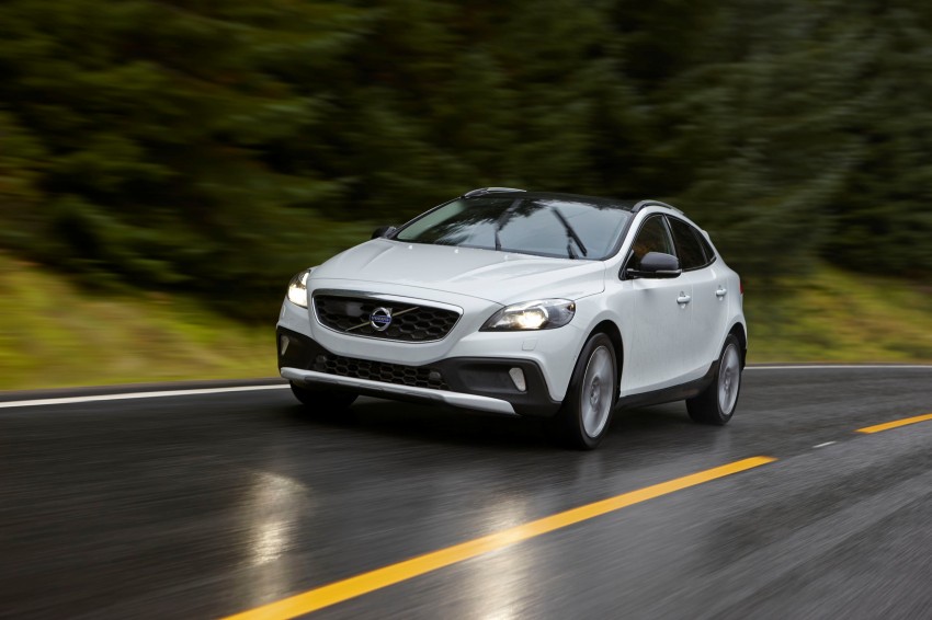 Volvo V40 gets Drive-E engines and eight-speed auto 230736