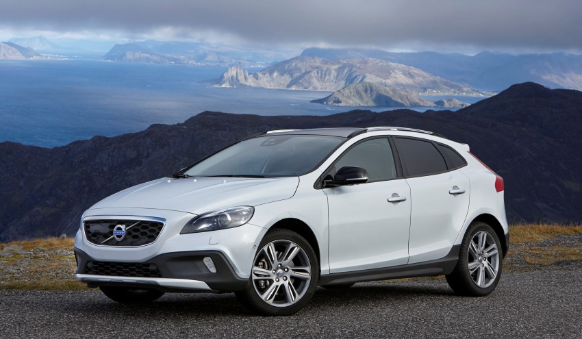 Volvo V40 gets Drive-E engines and eight-speed auto 230737