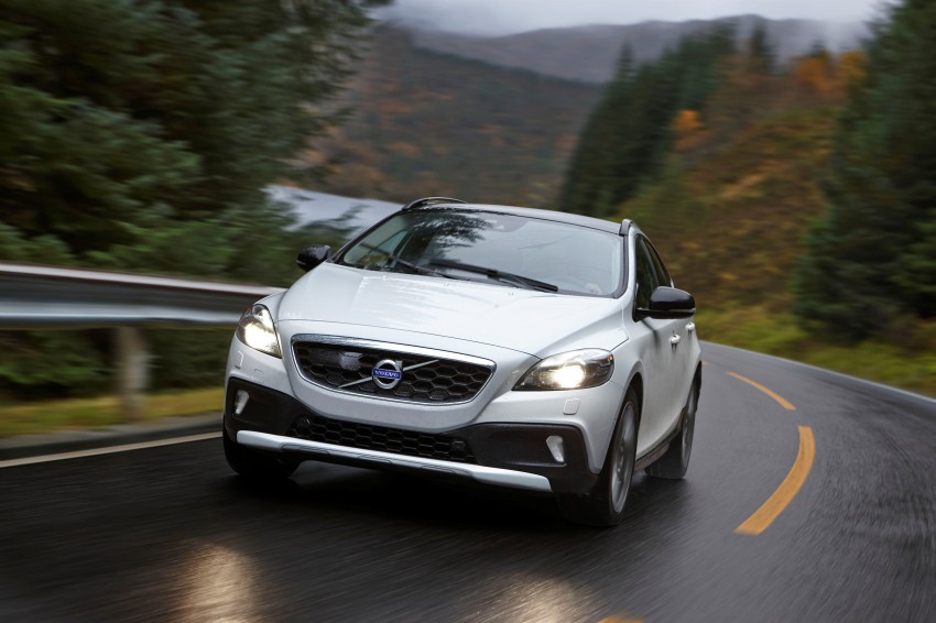 Volvo V40 gets Drive-E engines and eight-speed auto 230738