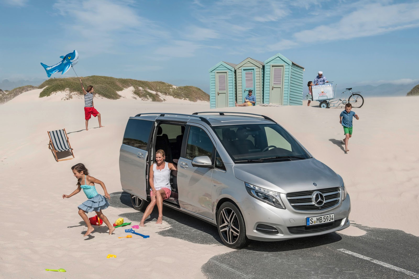 Mercedes-Benz V-Class (W447) unveiled: less van, more luxury MPV