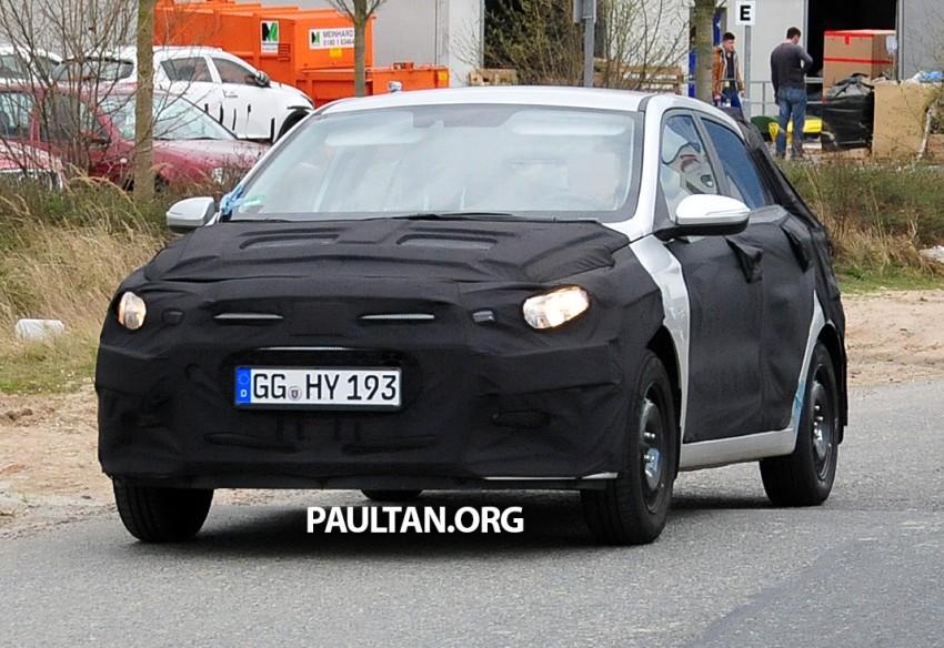 SPIED: Hyundai i20 – undisguised tailgate, interior 237128
