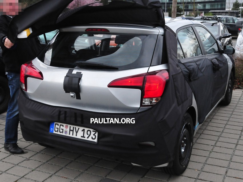 SPIED: Hyundai i20 – undisguised tailgate, interior 237133