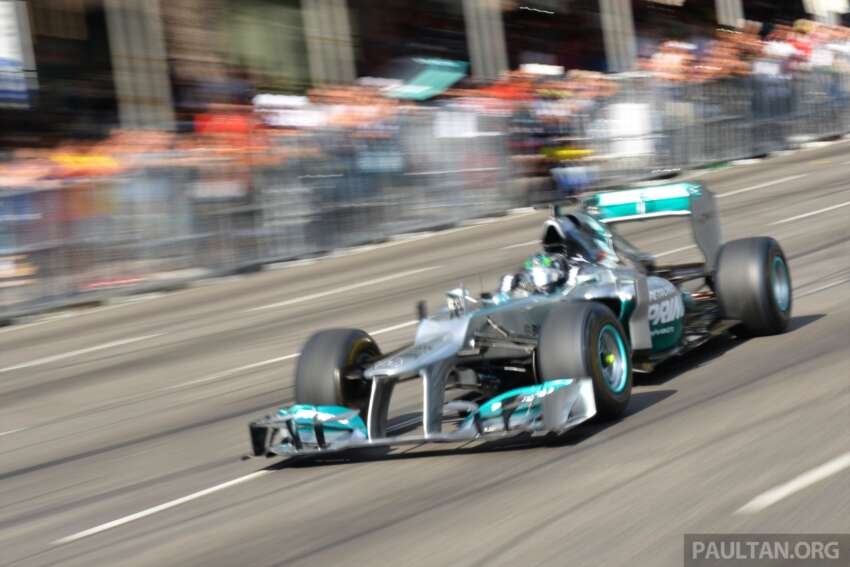 Thrilling show at Petronas Motorsports Demo Run 238056