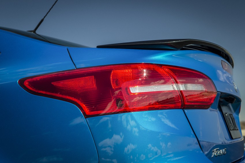 2015 Ford Focus Sedan facelift unveiled: new rear end 239940