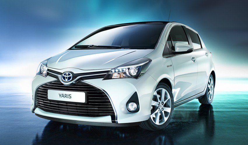 Toyota Yaris and JDM Vitz facelifted to match the Aygo 243292