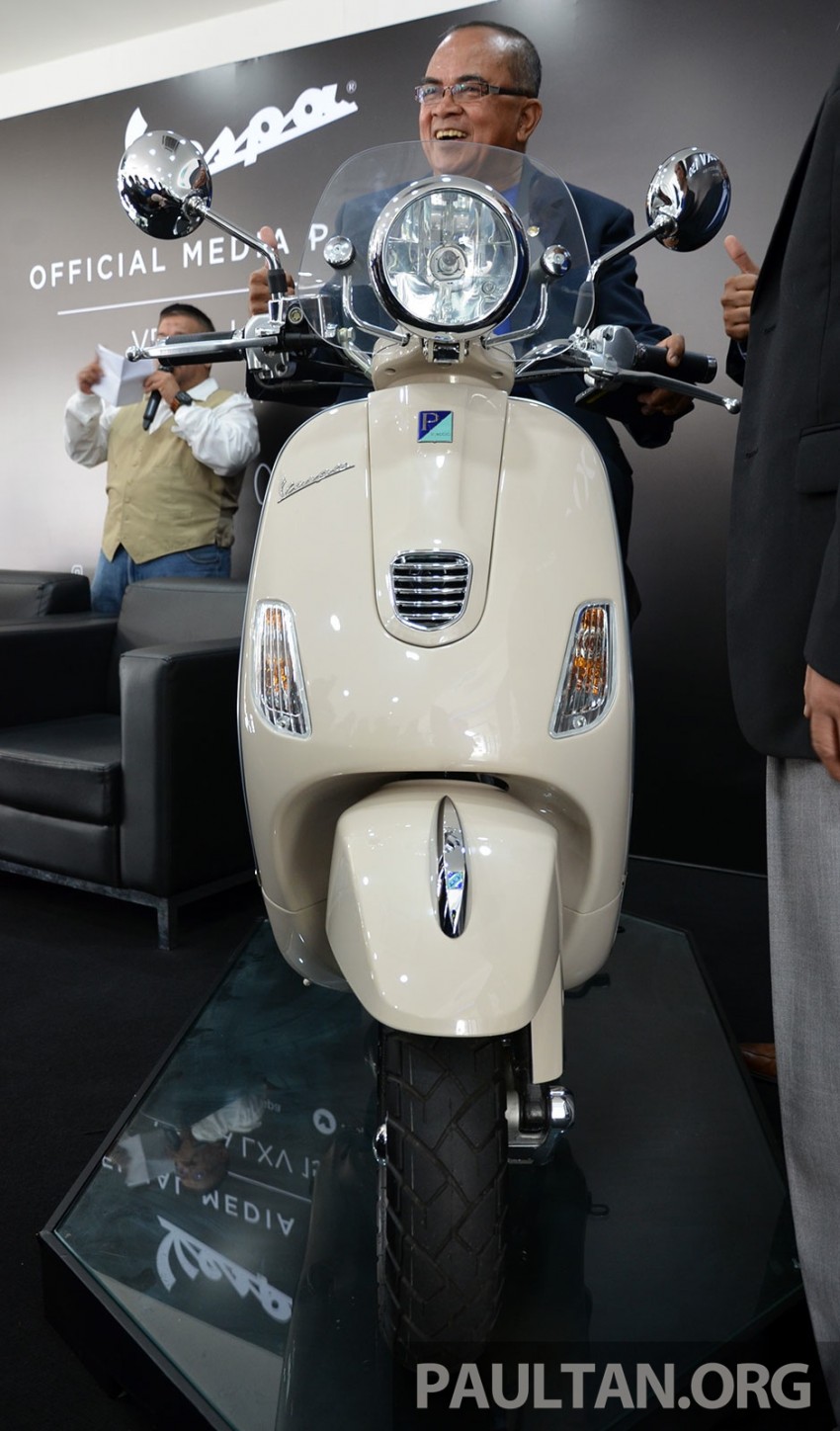 Vespa LXV 150 3V launched: Retro looks, fuel injection 240227