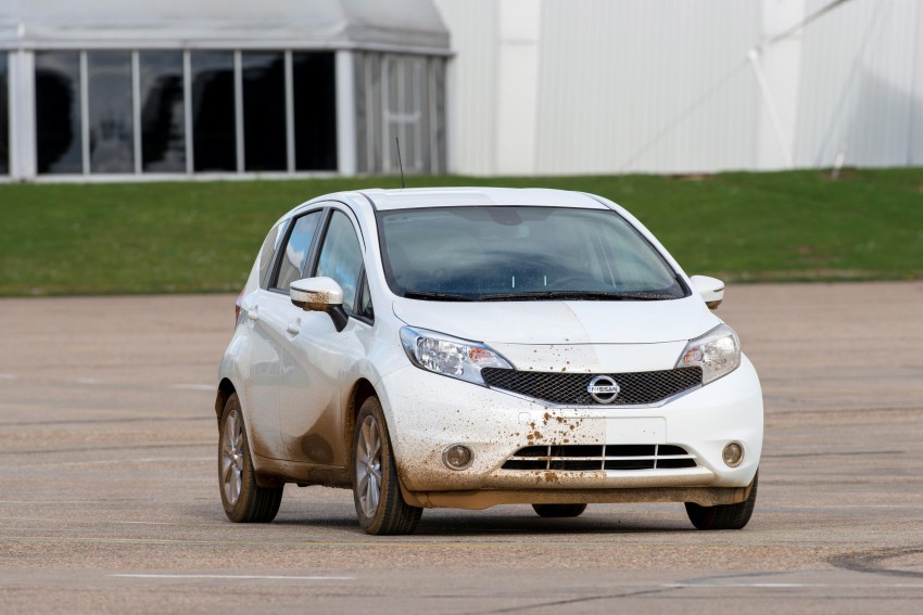 Nissan develops a prototype car that can clean itself! 244249