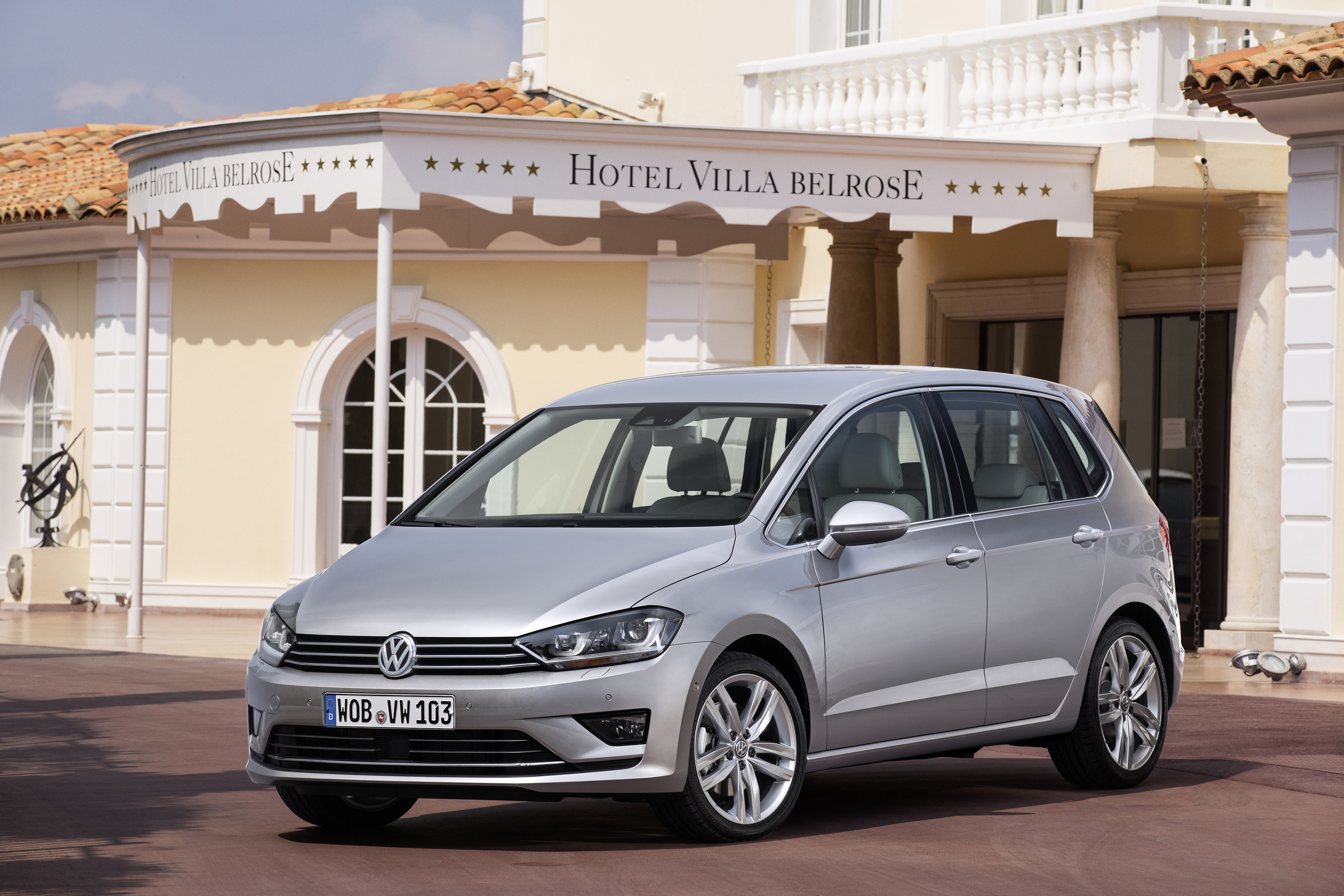 Volkswagen откуда. Volkswagen Golf Sportsvan 2014. Volkswagen Golf Sportsvan. VW Golf Sportsvan 2015. VW Golf Sportsvan.