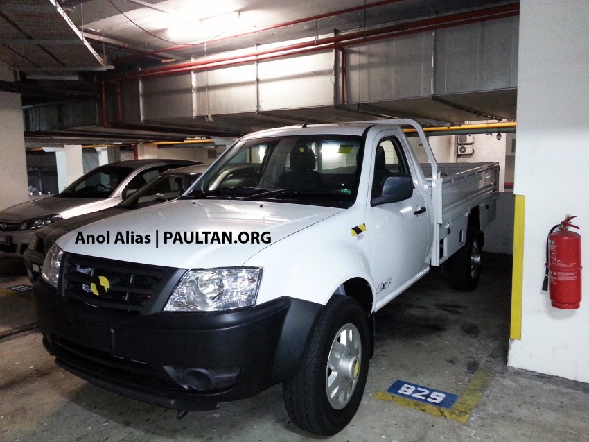 SPIED: Tata Xenon pick-up on the move and at JPJ 246790