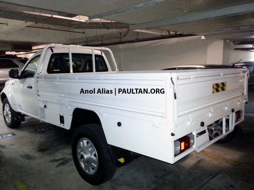 SPIED: Tata Xenon pick-up on the move and at JPJ 246791