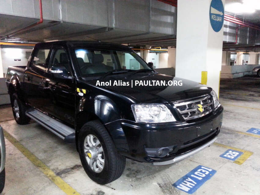 SPIED: Tata Xenon pick-up on the move and at JPJ 246792
