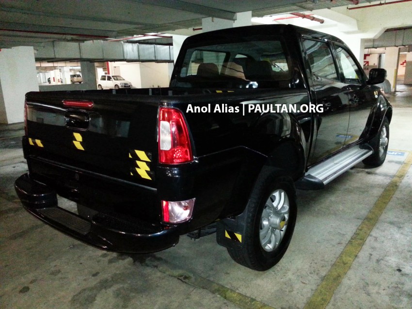 SPIED: Tata Xenon pick-up on the move and at JPJ 246783