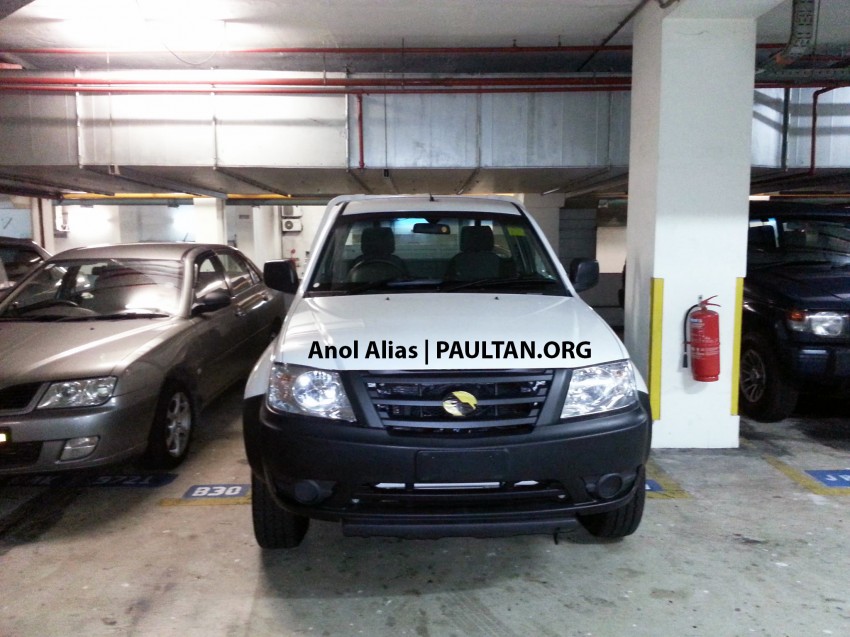 SPIED: Tata Xenon pick-up on the move and at JPJ 246784