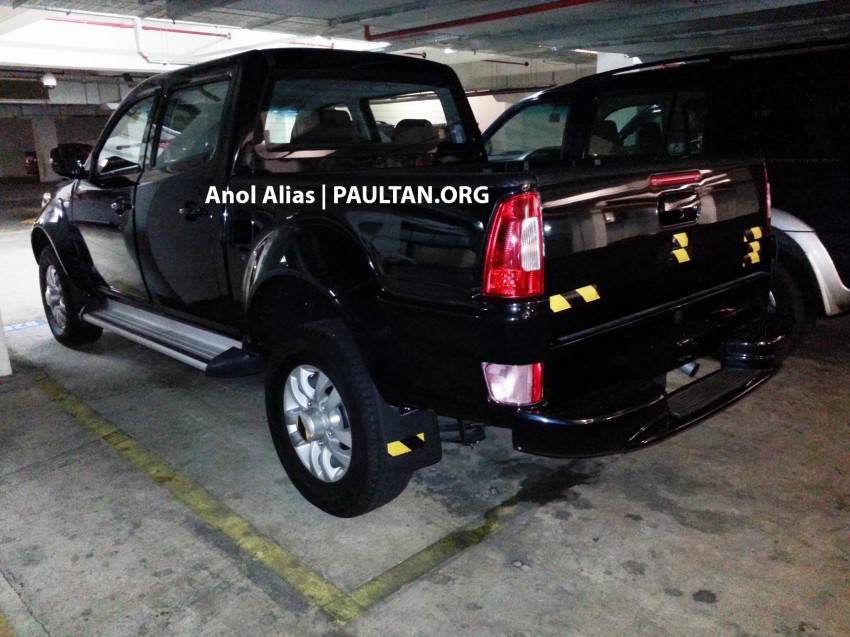 SPIED: Tata Xenon pick-up on the move and at JPJ 246787