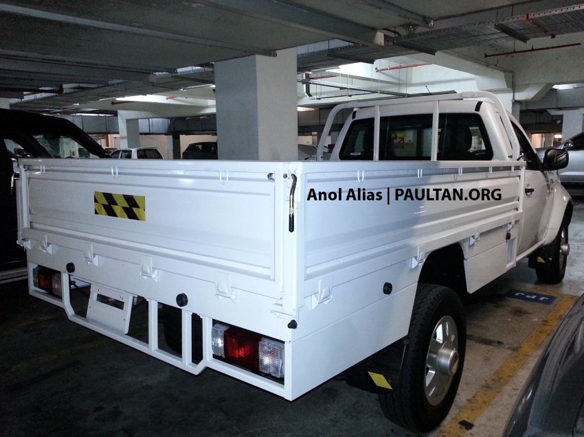 SPIED: Tata Xenon pick-up on the move and at JPJ 246788