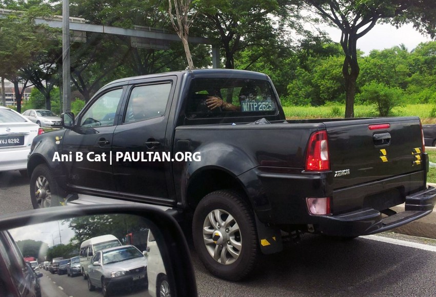 SPIED: Tata Xenon pick-up on the move and at JPJ 246769