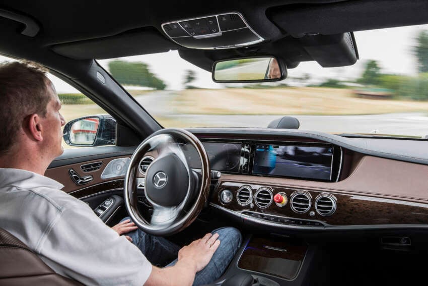 Mercedes-Benz S 500 Intelligent Drive can drive itself 251158