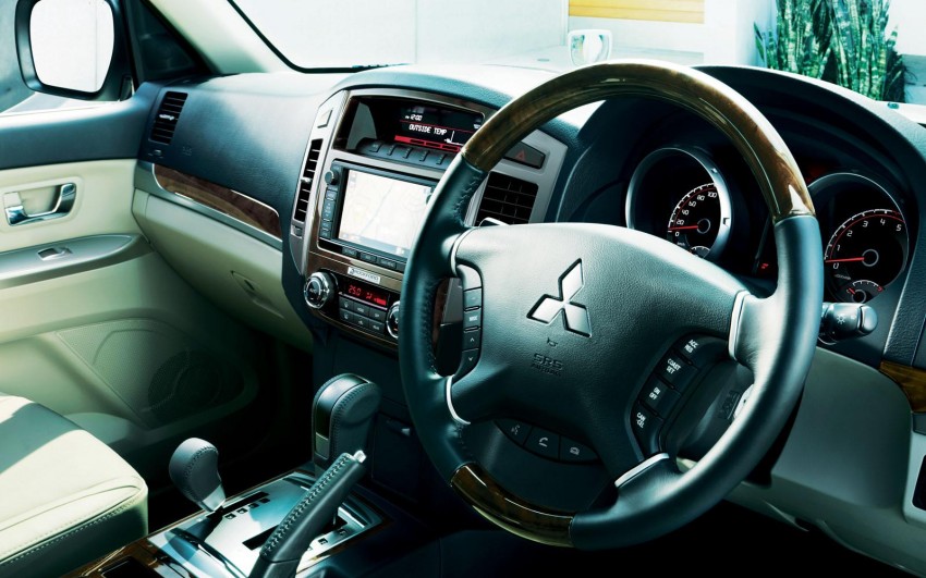 Mitsubishi Pajero facelift goes on sale in Japan 260506