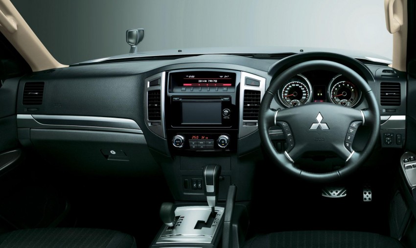 Mitsubishi Pajero facelift goes on sale in Japan 260509