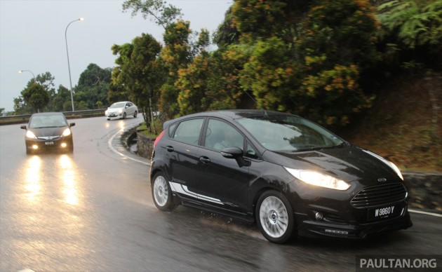 Driven_2014_ep6_Ford_Fiesta_EcoBoost_vs_Honda_Jazz_Hybrid_vs_Mitsubishi_Attrage_ 008