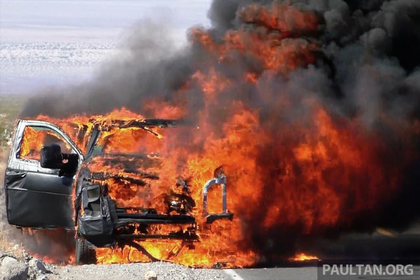 SPYSHOTS: Ford Super Duty truck on fire in the desert 261863