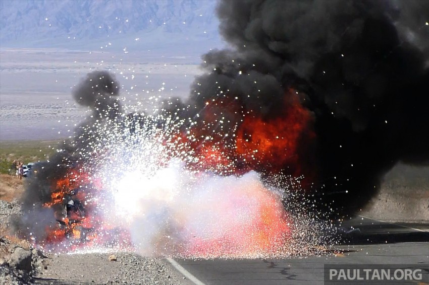 SPYSHOTS: Ford Super Duty truck on fire in the desert 261864