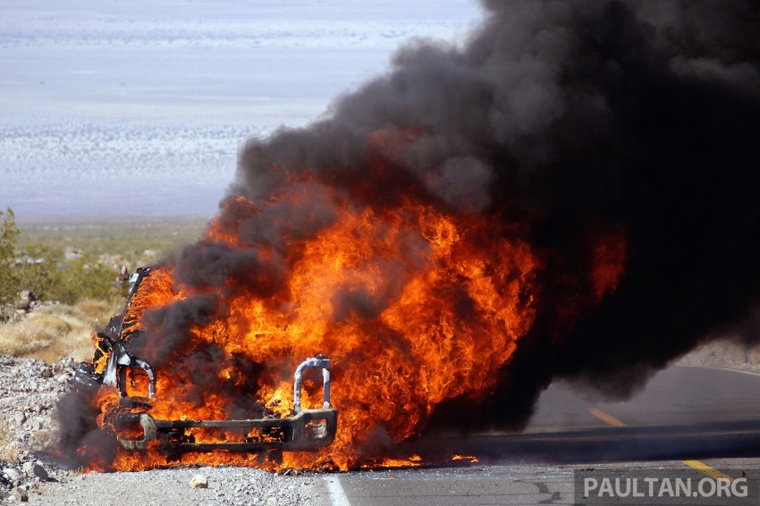 SPYSHOTS: Ford Super Duty truck on fire in the desert 261865