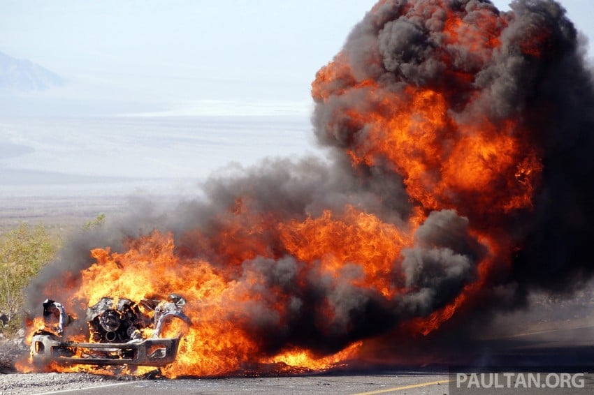 SPYSHOTS: Ford Super Duty truck on fire in the desert 261869