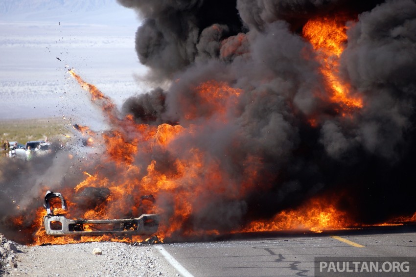 SPYSHOTS: Ford Super Duty truck on fire in the desert 261871