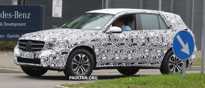 SPYSHOTS: Mercedes-Benz GLK prototype now wearing production headlamps and tail lamps 269202