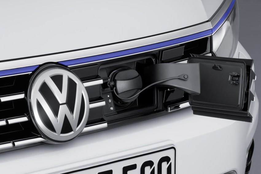 Volkswagen Passat GTE plug-in hybrid unveiled 276248